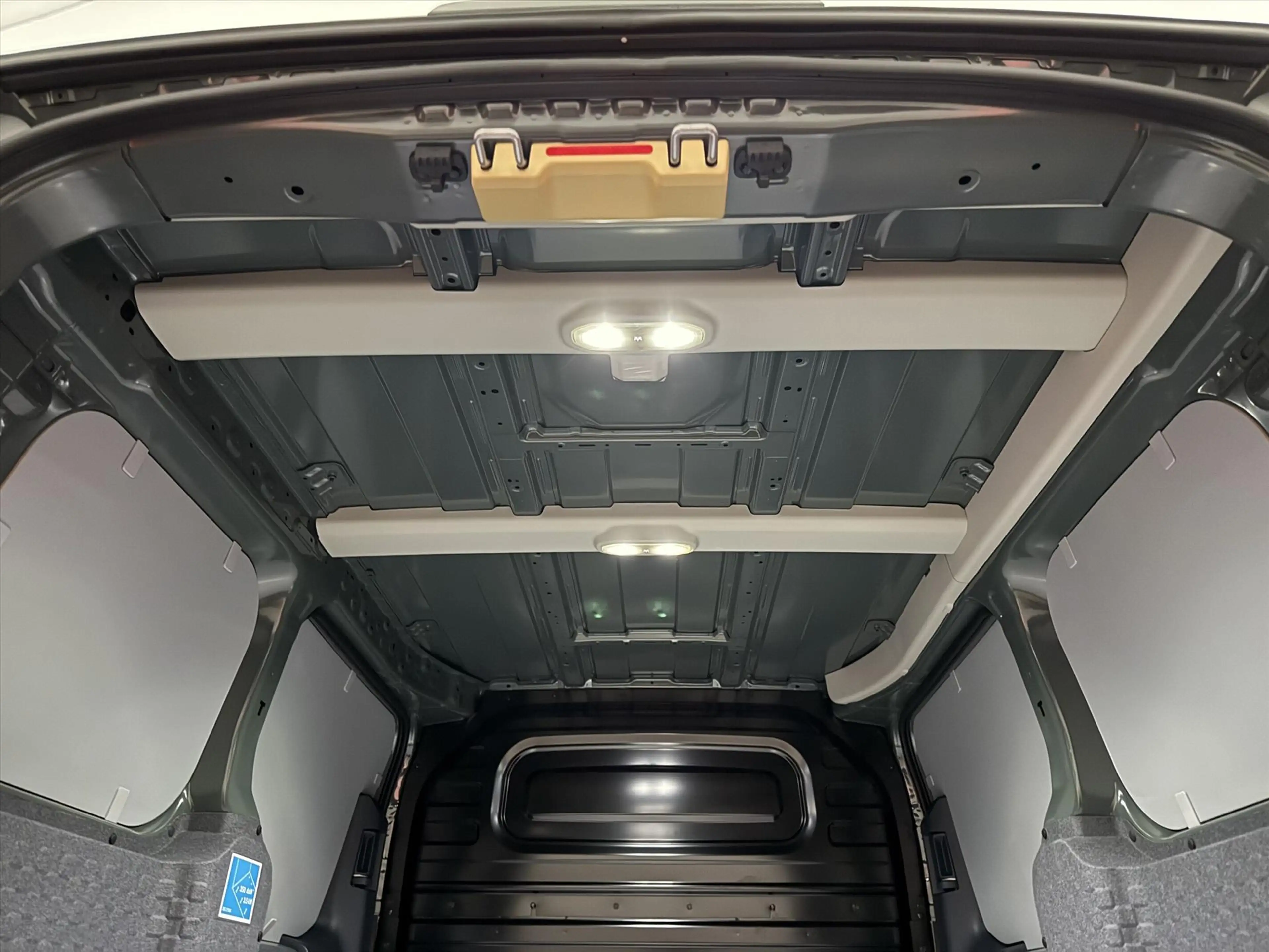 Kia PV5 Cargo GB 71,2 kWh 163pk L2H1 Plus — photo 10