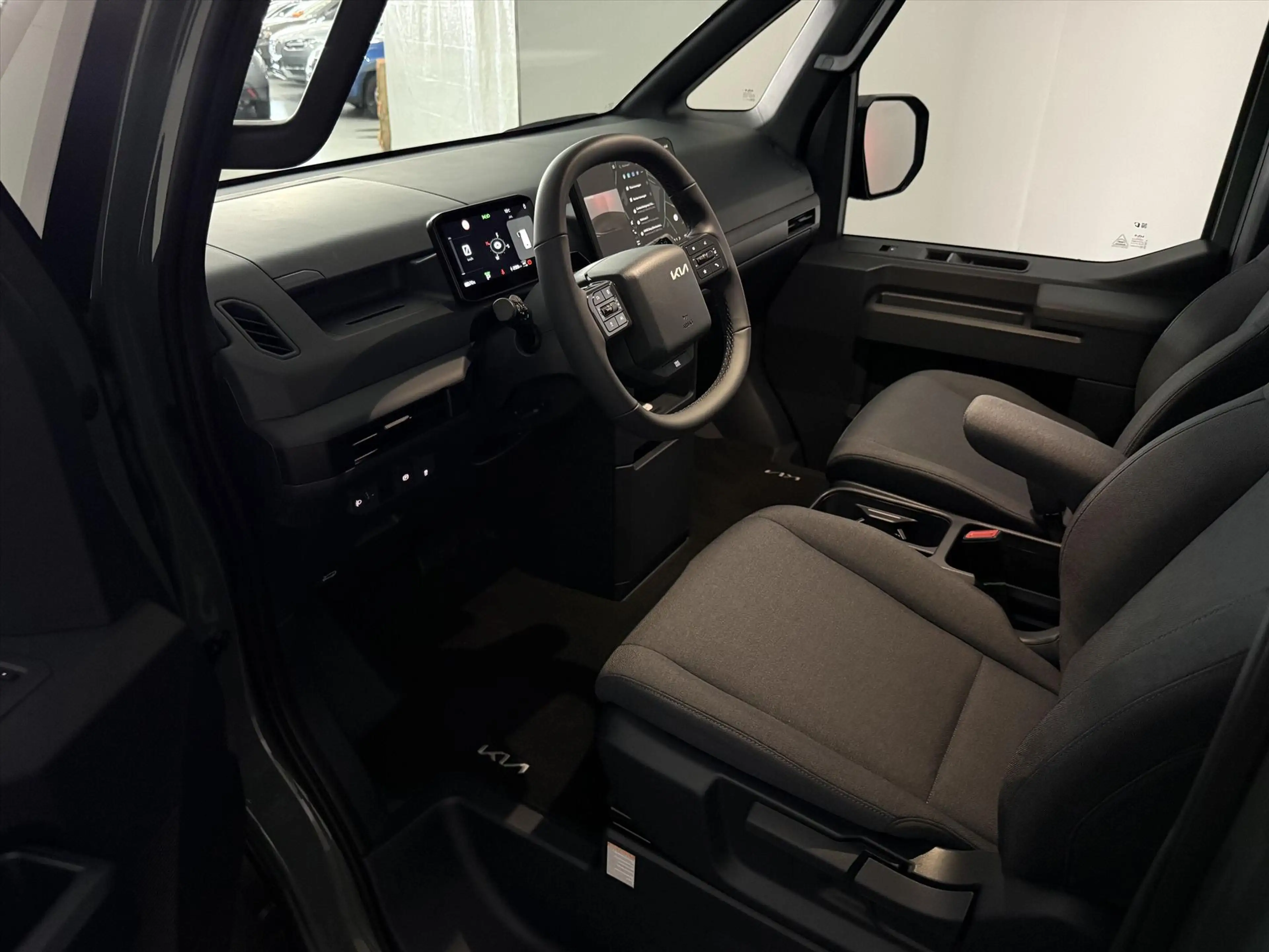 Kia PV5 Cargo GB 71,2 kWh 163pk L2H1 Plus — photo 16