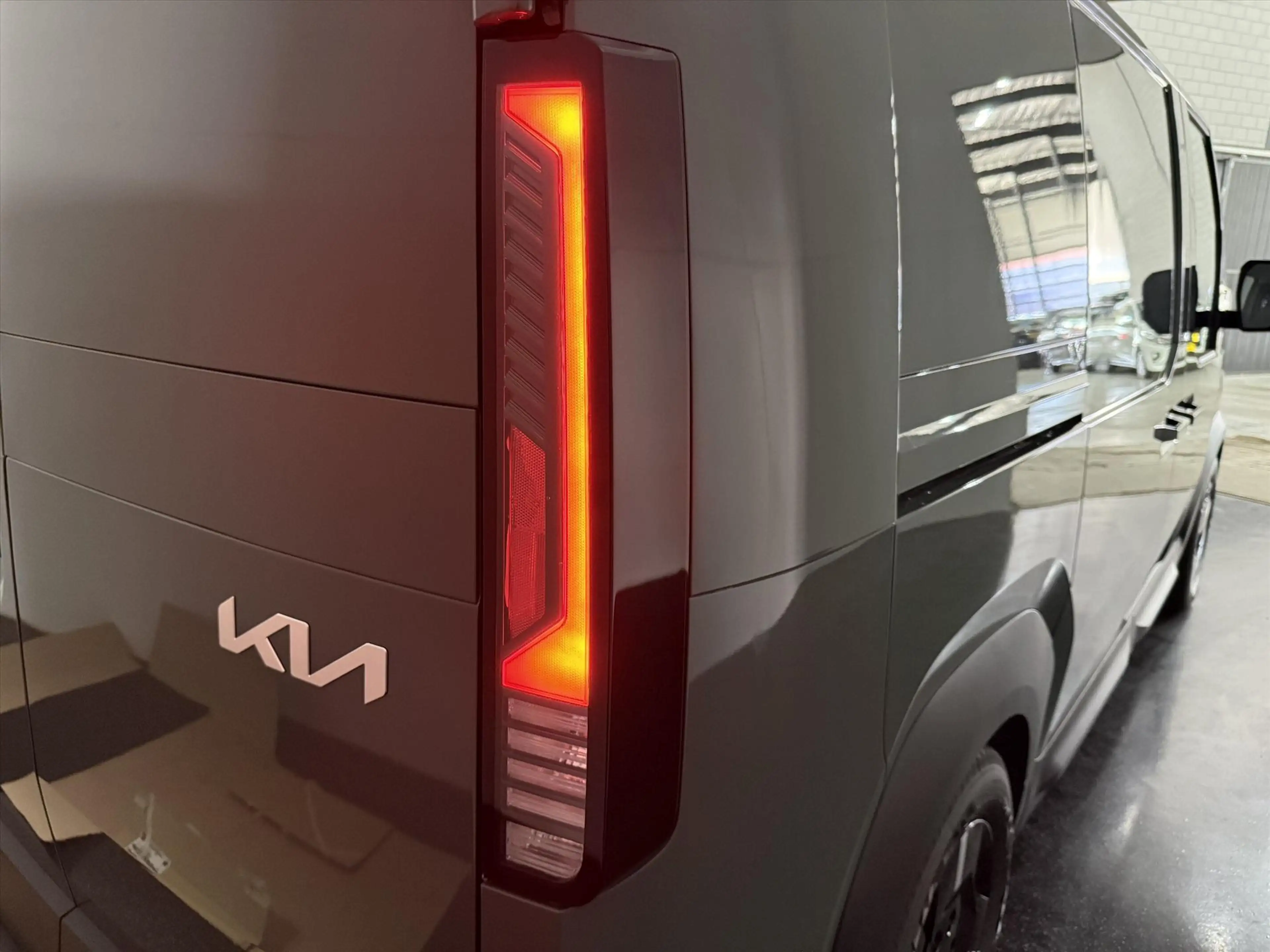 Kia PV5 Cargo GB 71,2 kWh 163pk L2H1 Plus — photo 31