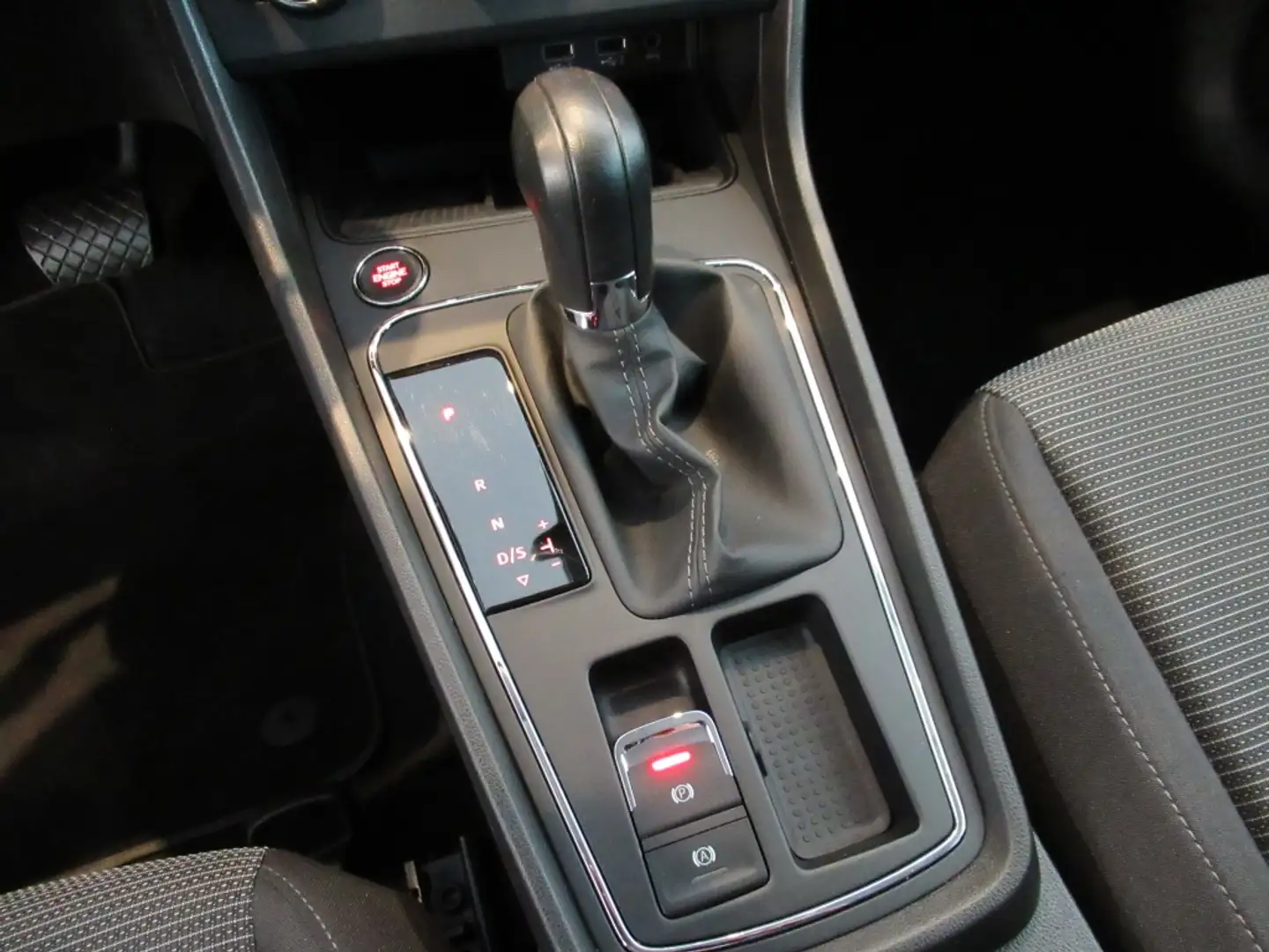 SEAT Leon 1.5 TSI Style Ultimate Edition Automaat Apple/Andr Grijs - 2