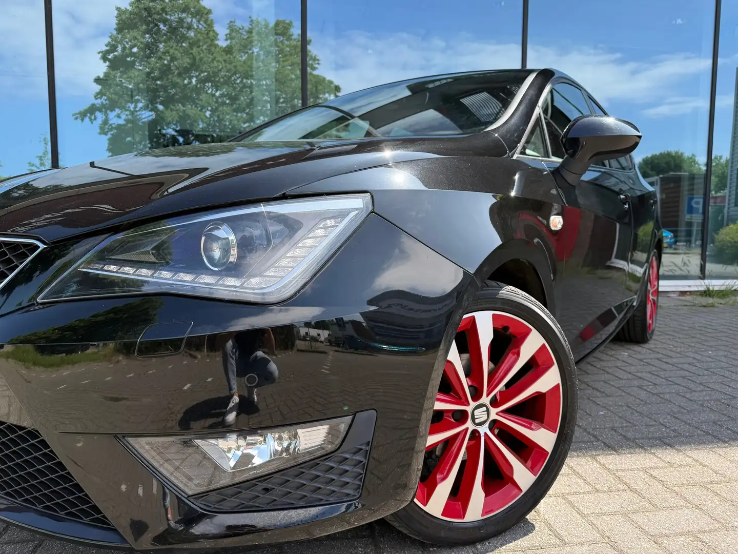 SEAT Ibiza 1.0 EcoTSI FR Connect - Navi - Climate - Parkeerhu Zwart - 2