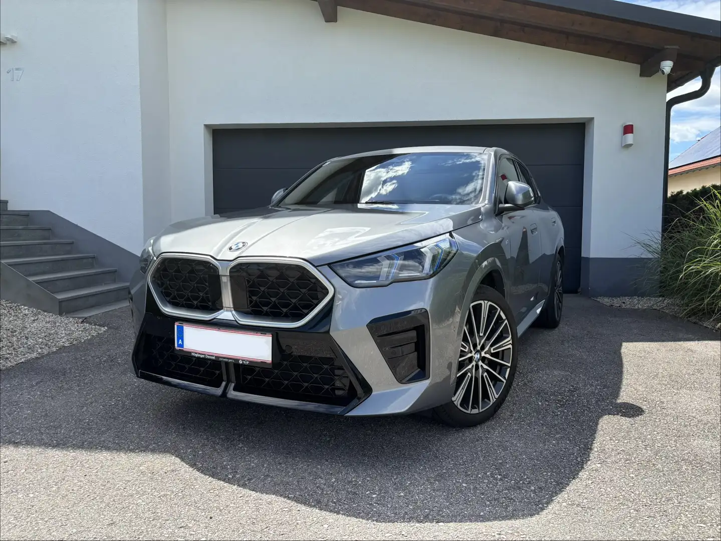 BMW X2 xDrive 20d M-Sport Grau - 1