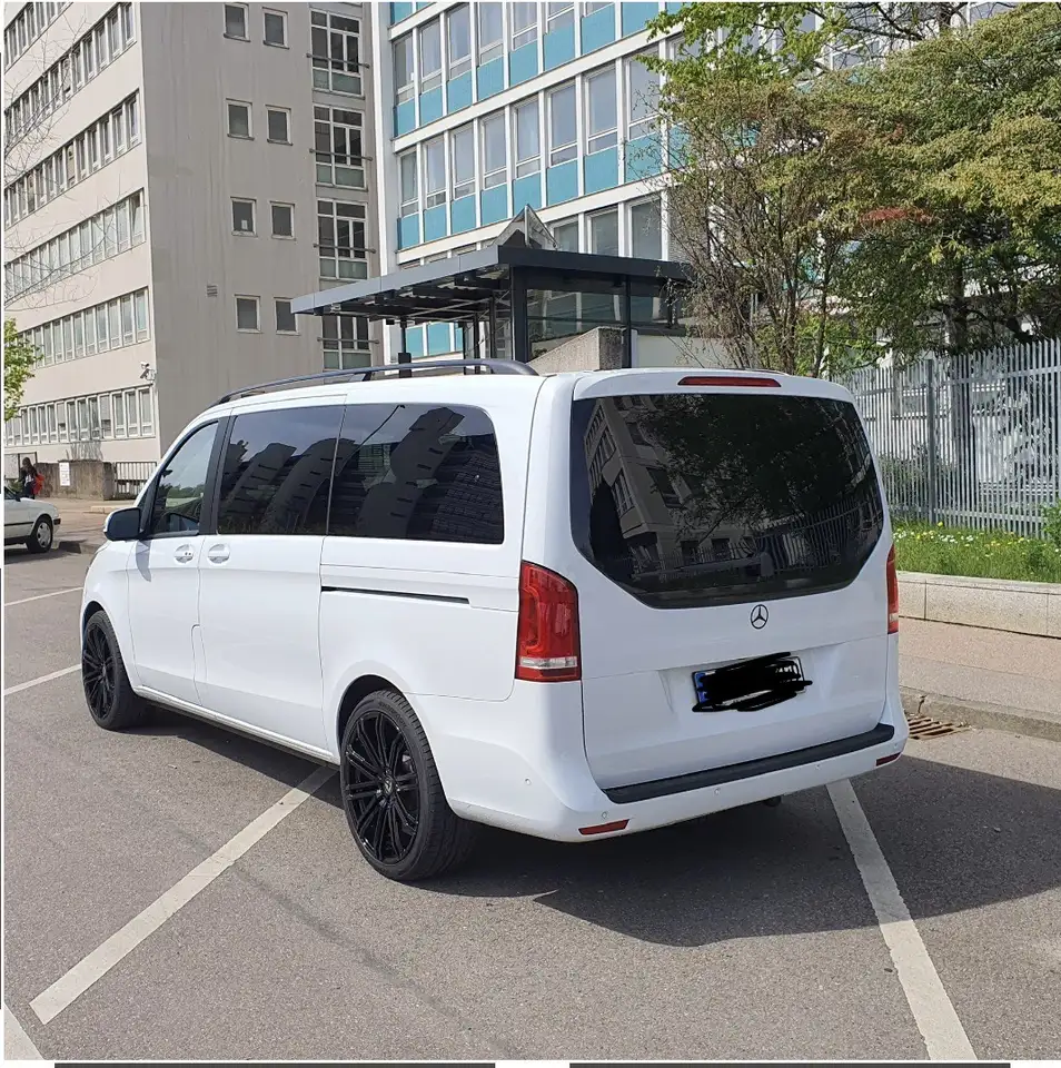 Mercedes-Benz V 220