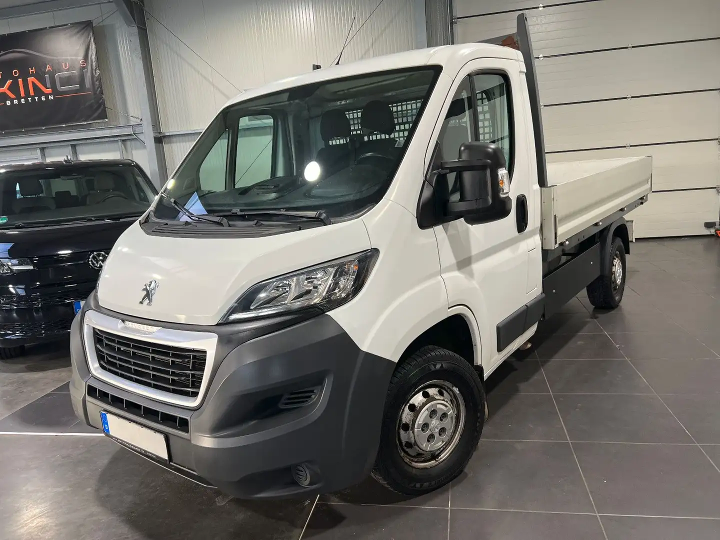 Peugeot Boxer Pritsche 2.0 BlueHDi L2 *Klima*AHK*BT* Weiß - 1