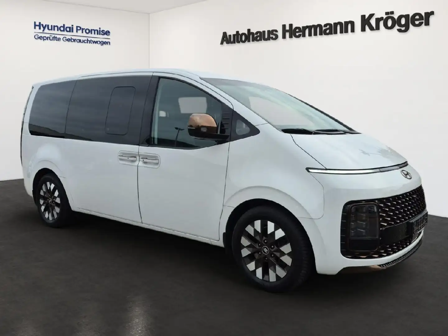 Hyundai STARIA Signature 2WD Weiß - 2