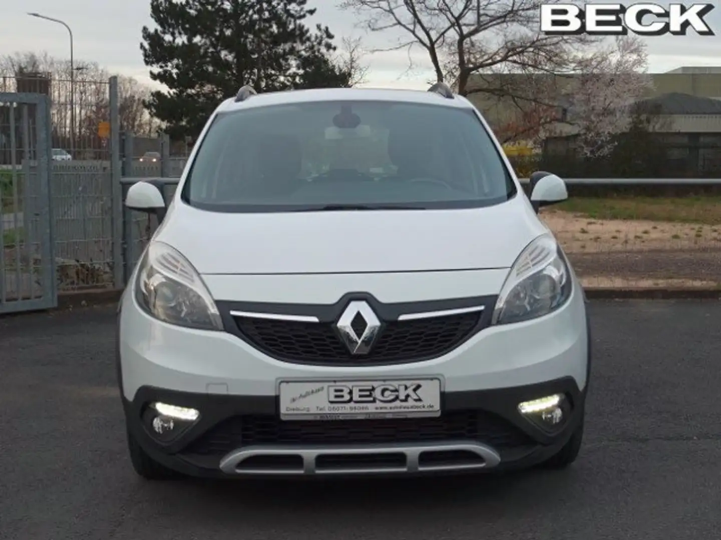 Renault Scenic XMOD Paris Deluxe TCe 115 Weiß - 2