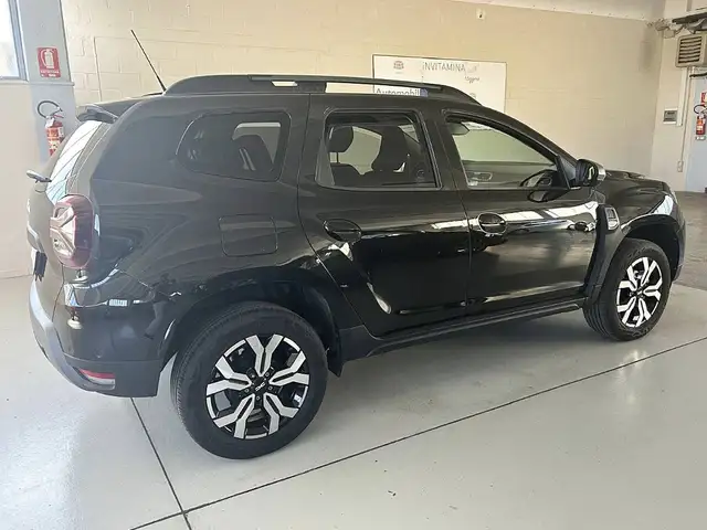 Dacia Duster view 28