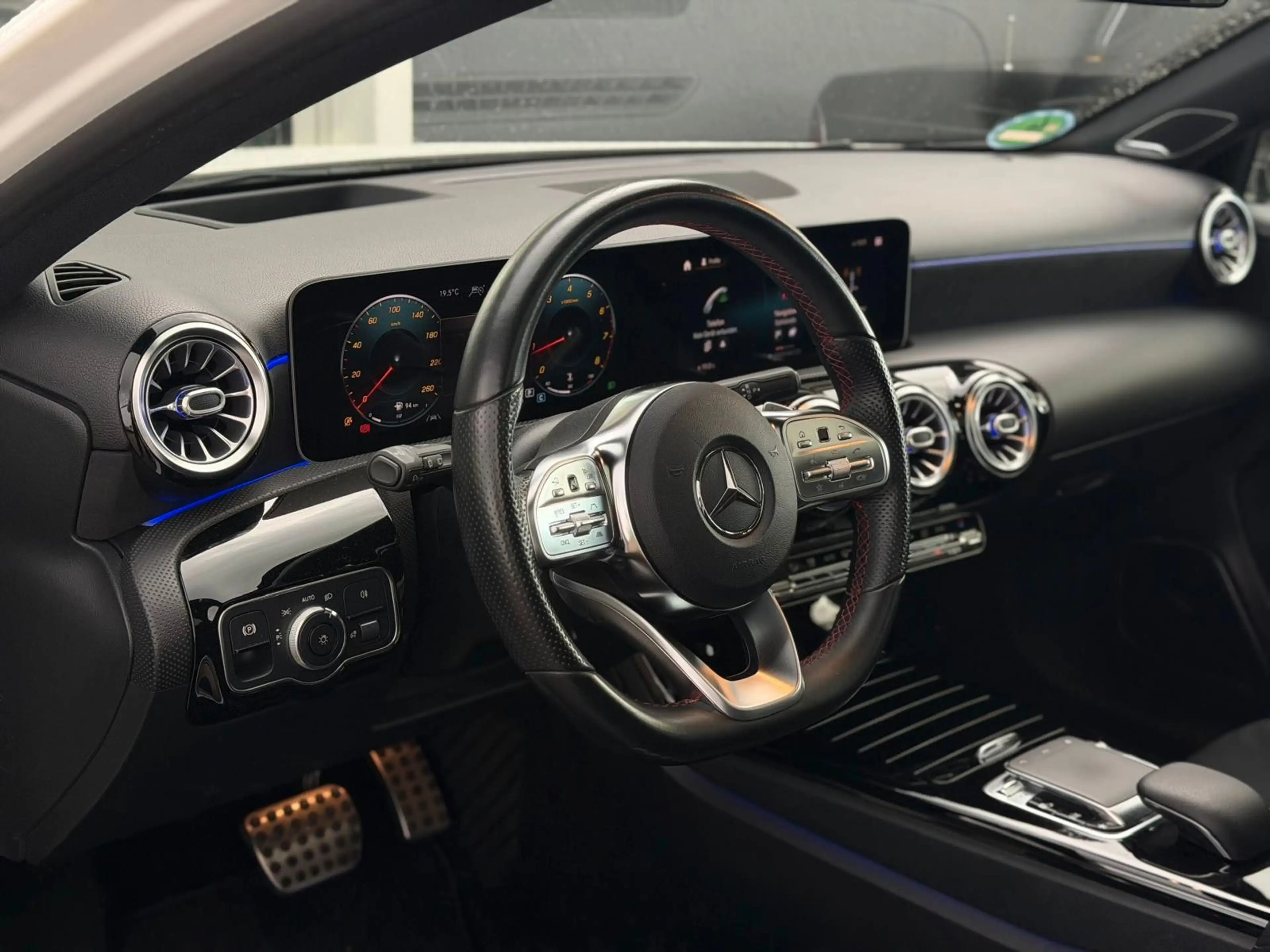 Mercedes-Benz A 200 A200 AMG NIGHT/HUD/PANO/MEMRY/BURM/KAMERA/AMBIEN — photo 8