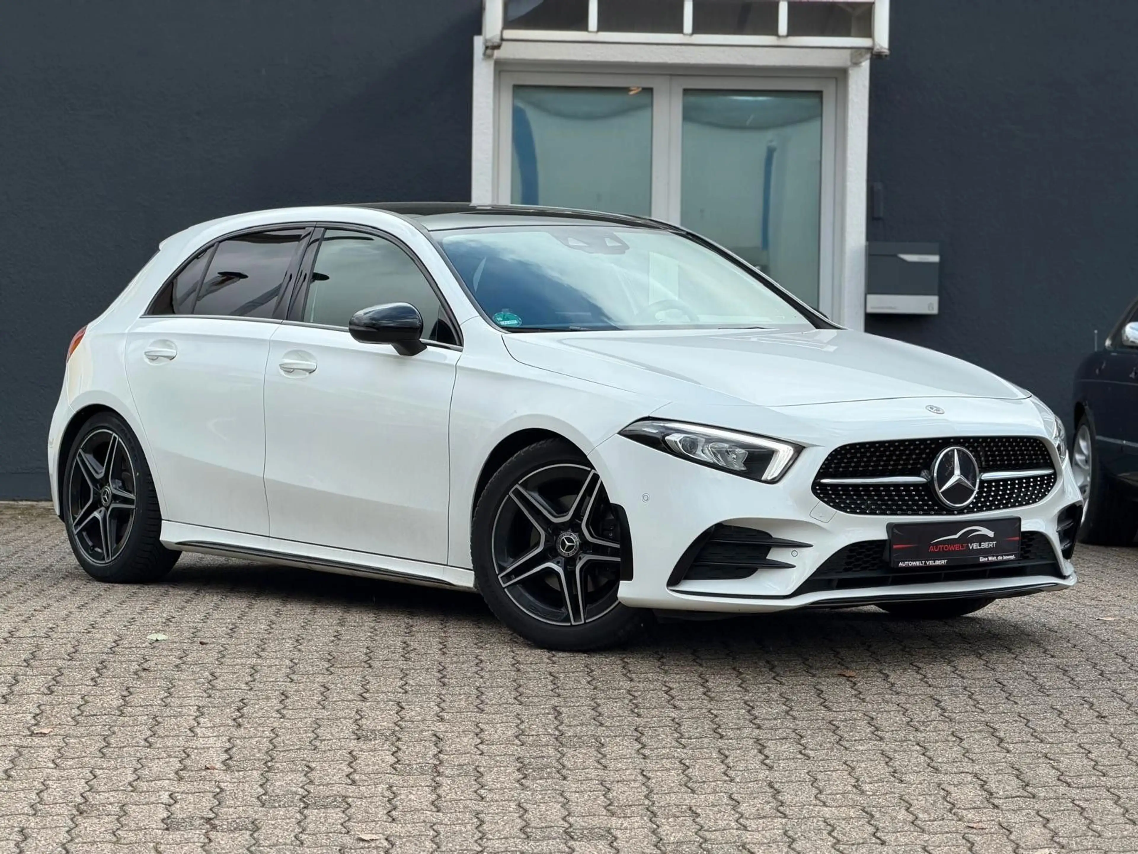 Mercedes-Benz A 200 A200 AMG NIGHT/HUD/PANO/MEMRY/BURM/KAMERA/AMBIEN — photo 4