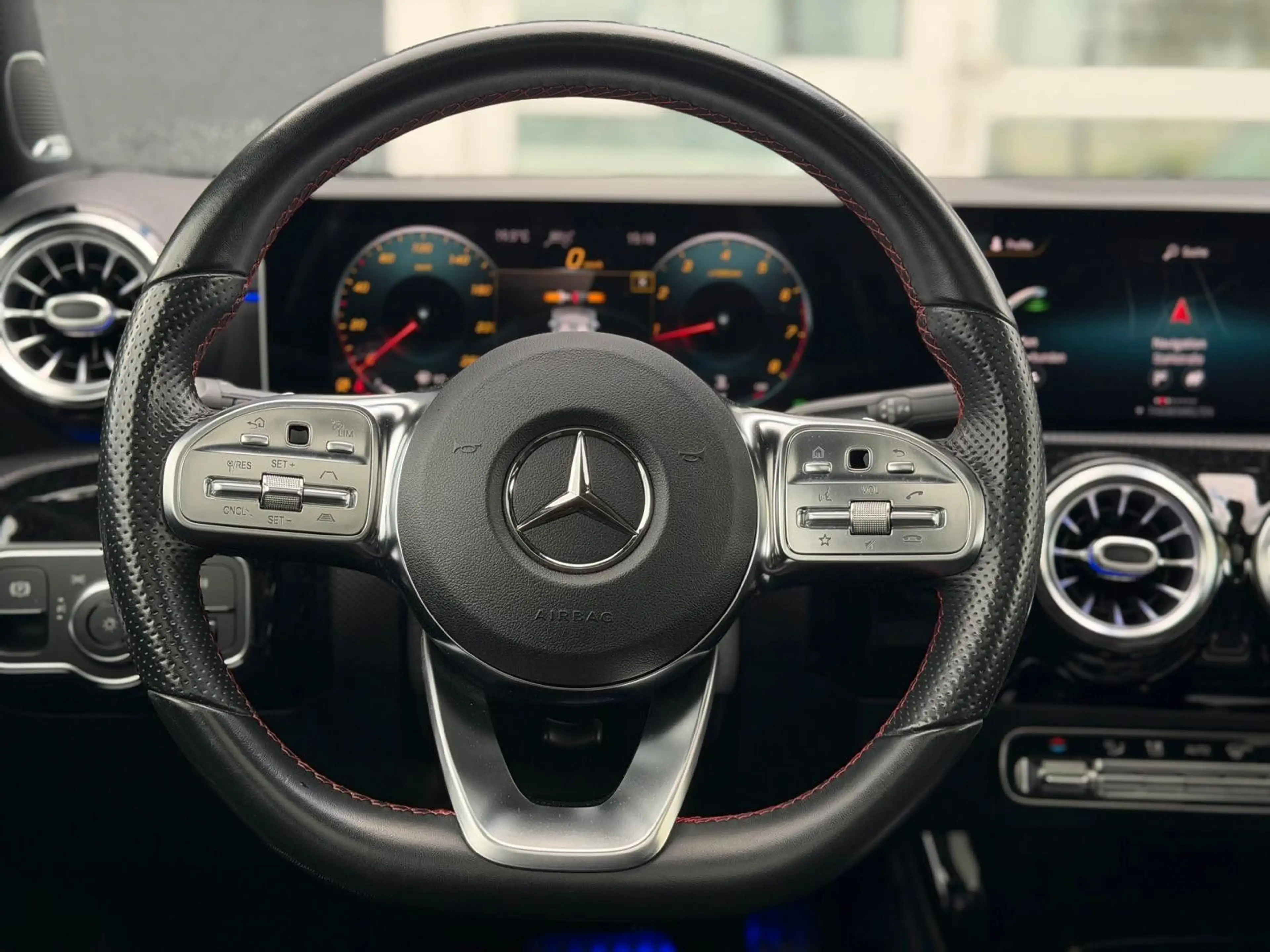 Mercedes-Benz A 200 A200 AMG NIGHT/HUD/PANO/MEMRY/BURM/KAMERA/AMBIEN — photo 11