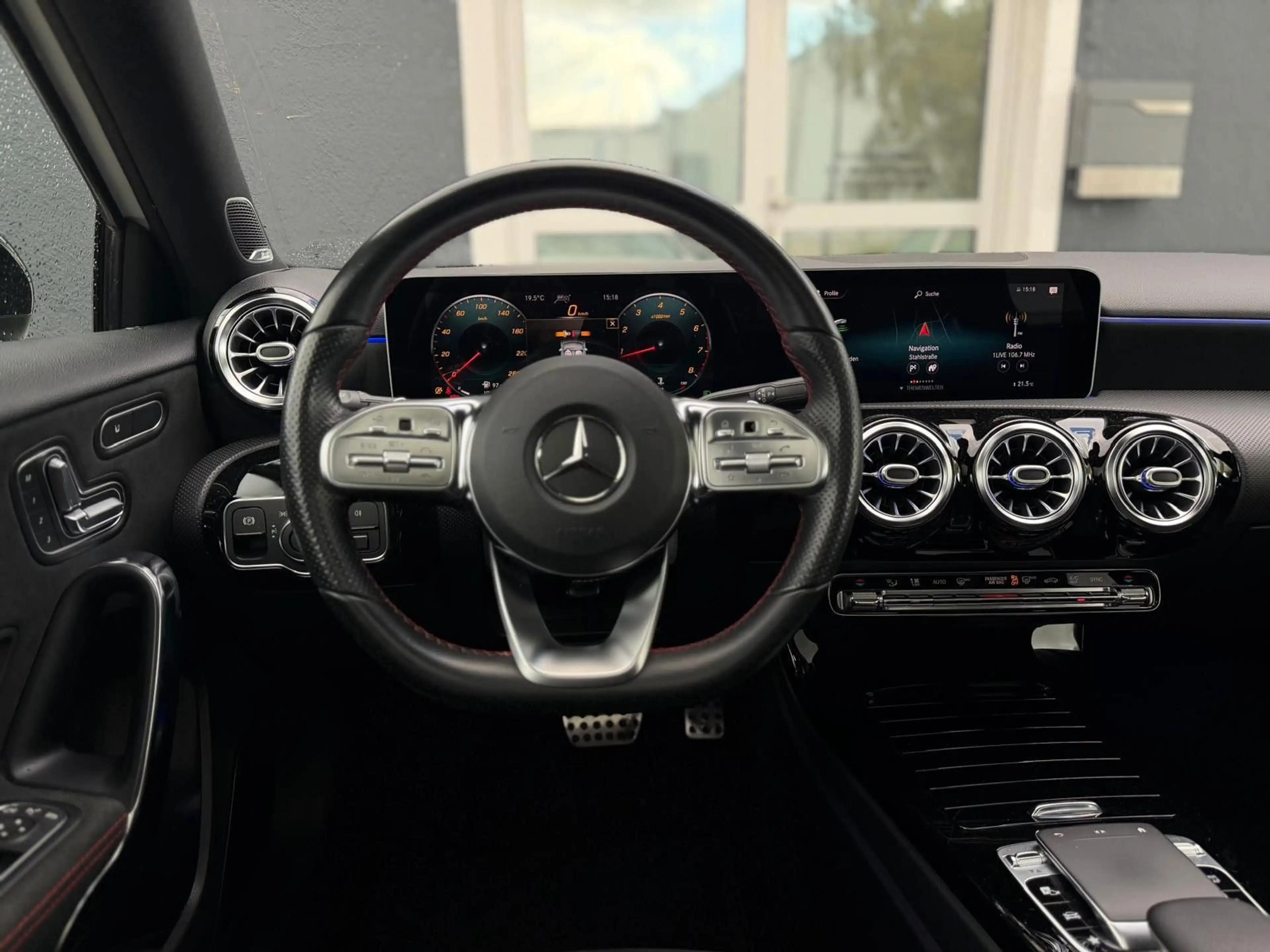 Mercedes-Benz A 200 A200 AMG NIGHT/HUD/PANO/MEMRY/BURM/KAMERA/AMBIEN — photo 10
