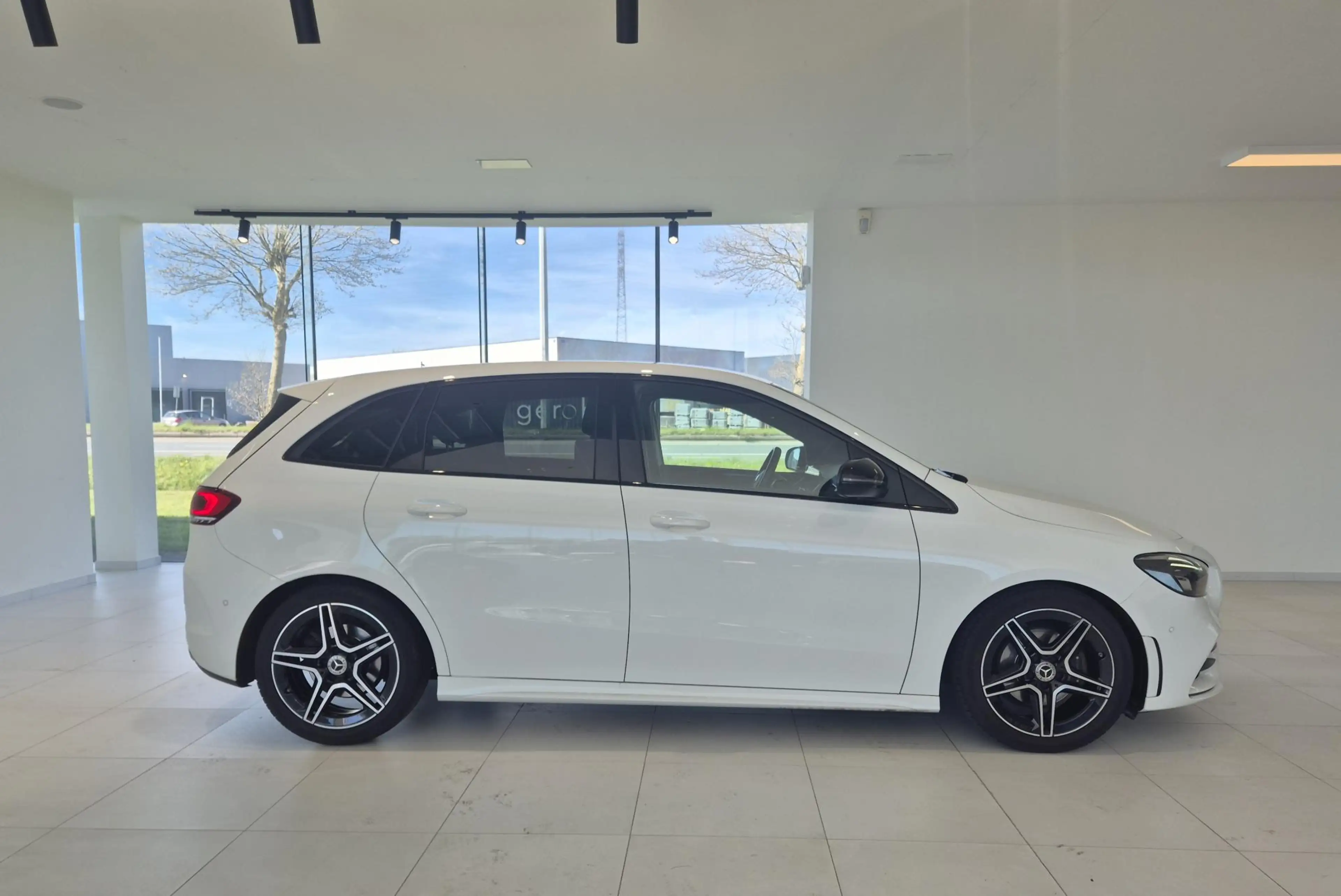 Mercedes-Benz B 200 AMG Line | Night Pack | Dodehoekassistent | Verwar — photo 4