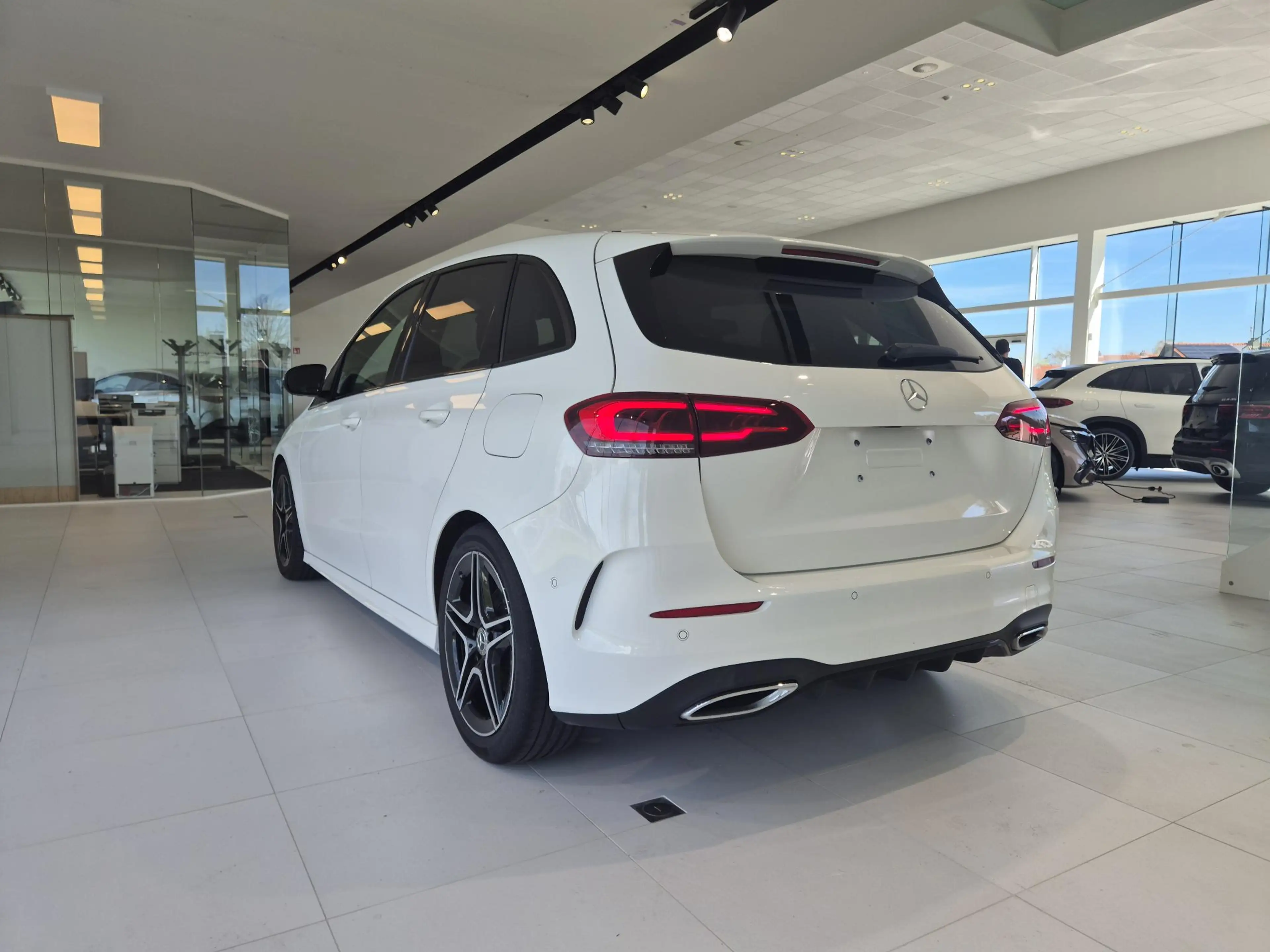 Mercedes-Benz B 200 AMG Line | Night Pack | Dodehoekassistent | Verwar — photo 6