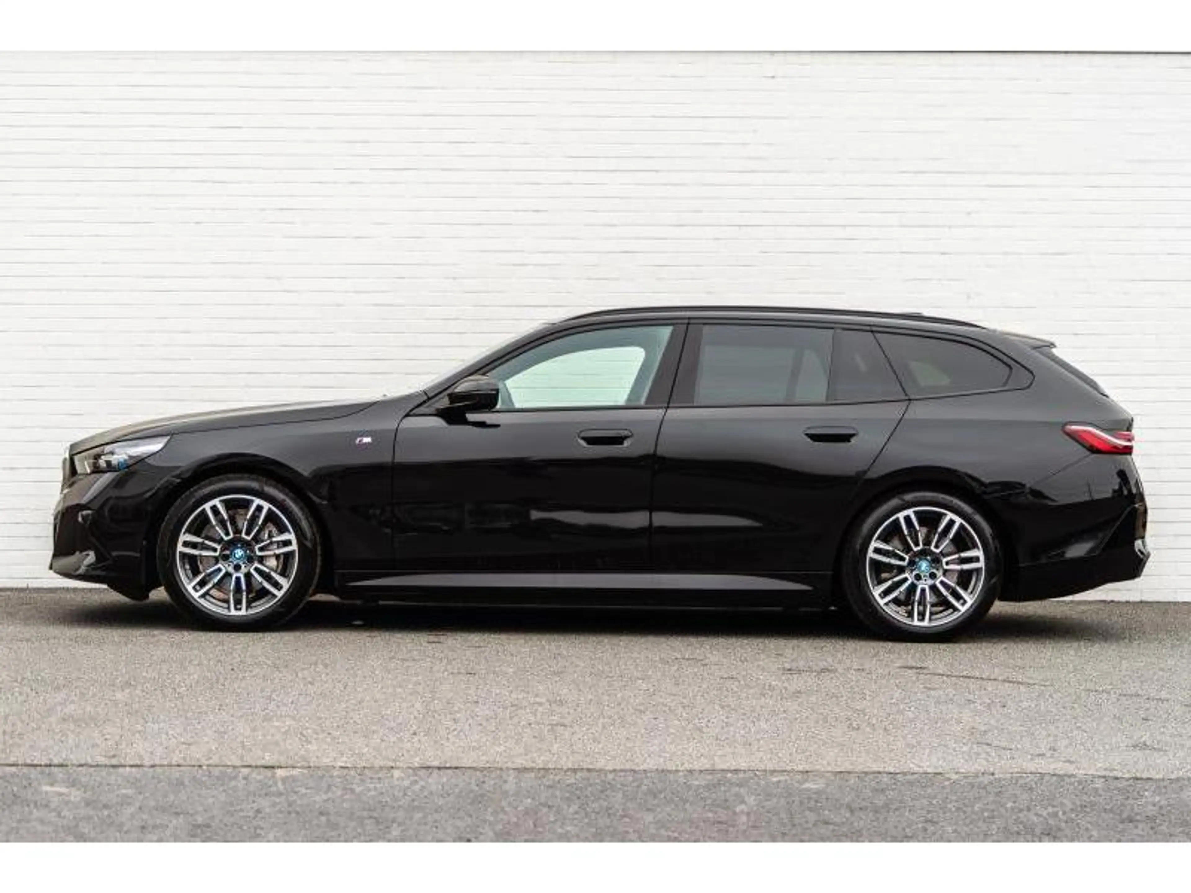 BMW i5 eDrive40 Touring — photo 3