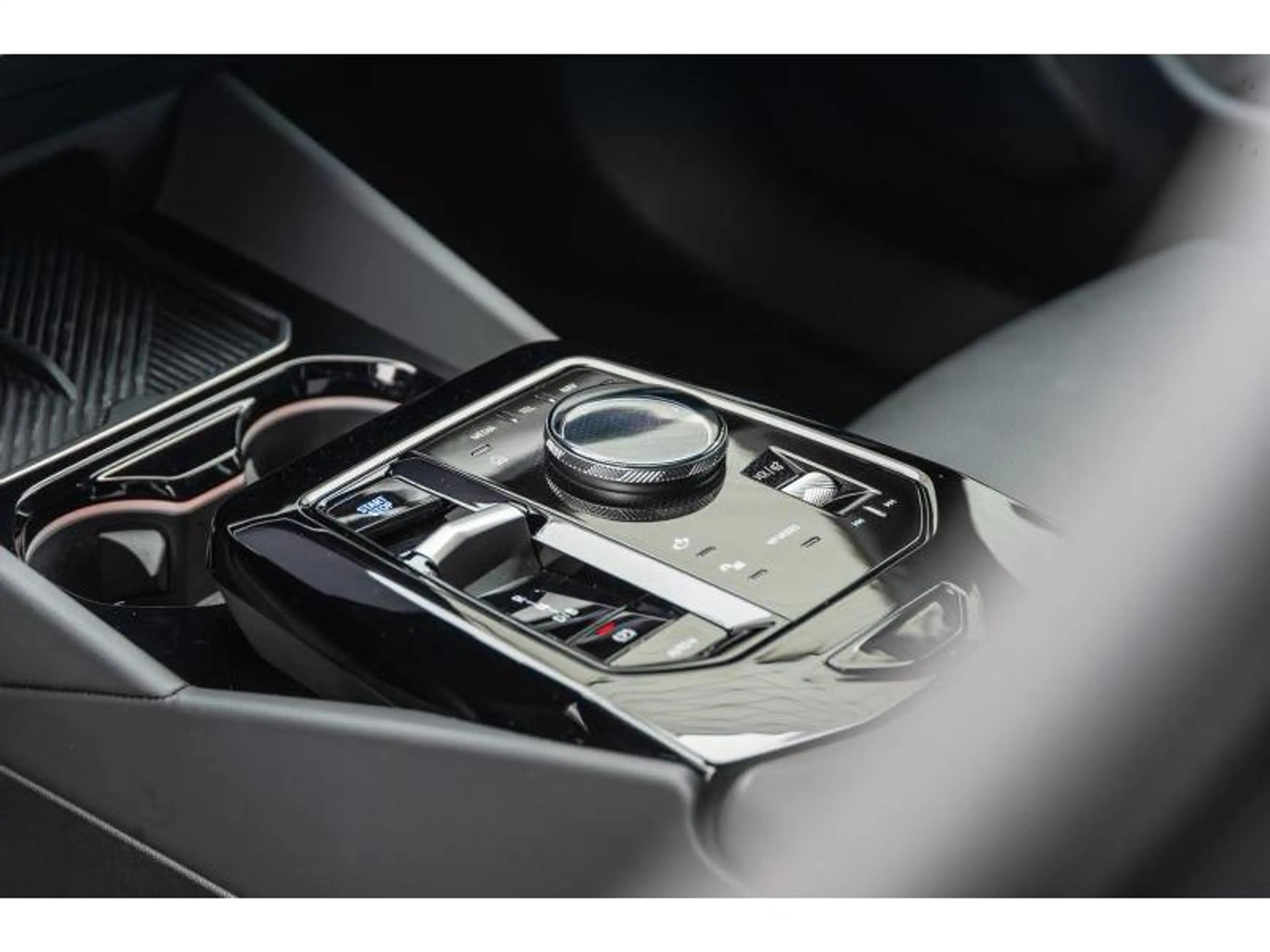 BMW i5 eDrive40 Touring — photo 8