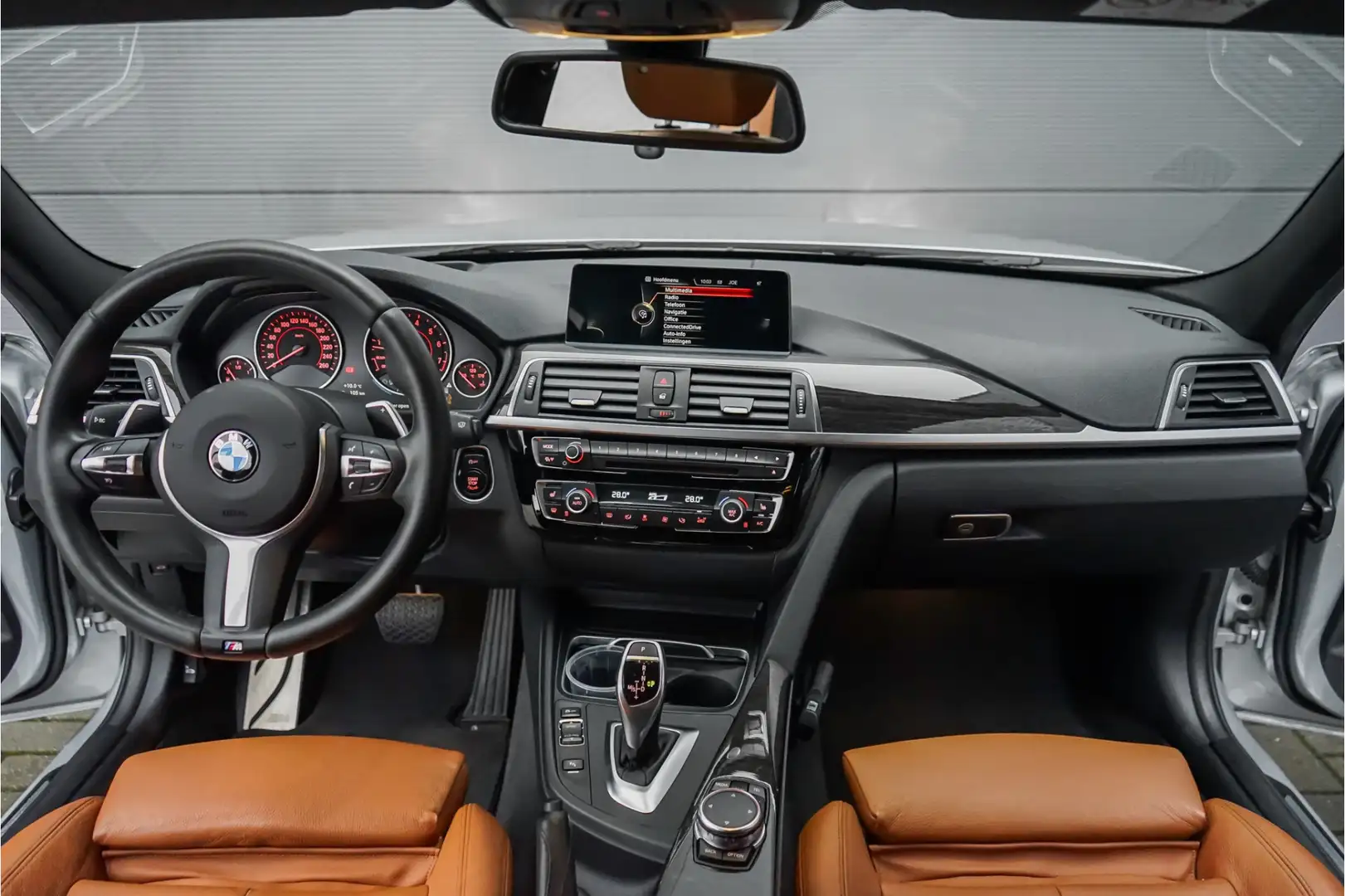 BMW 320 3-serie Touring 320i M-Sport Trekhaak Leder LED PD Grijs - 2