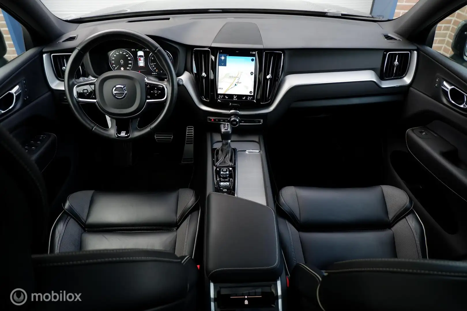 Volvo XC60 MY20 2.0 T4 190PK GEARTRONIC8 R-DESIGN LUXERY | PA Grijs - 2