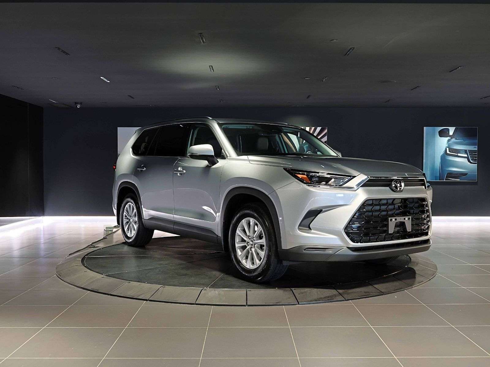2026 Toyota Grand Highlander XLE | 3rd Row Seating | Sunroof | Bluetooth | Heat — снимка 1