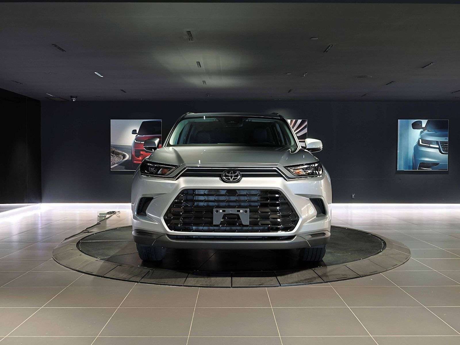 2026 Toyota Grand Highlander XLE | 3rd Row Seating | Sunroof | Bluetooth | Heat — снимка 1