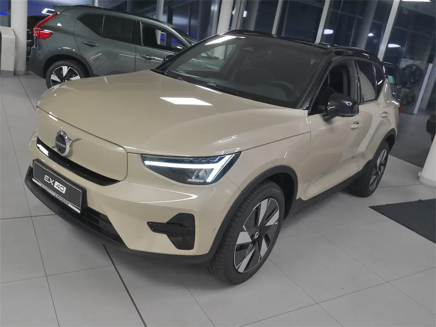 Volvo EX40 Twin Motor Plus Dark Gold - 2