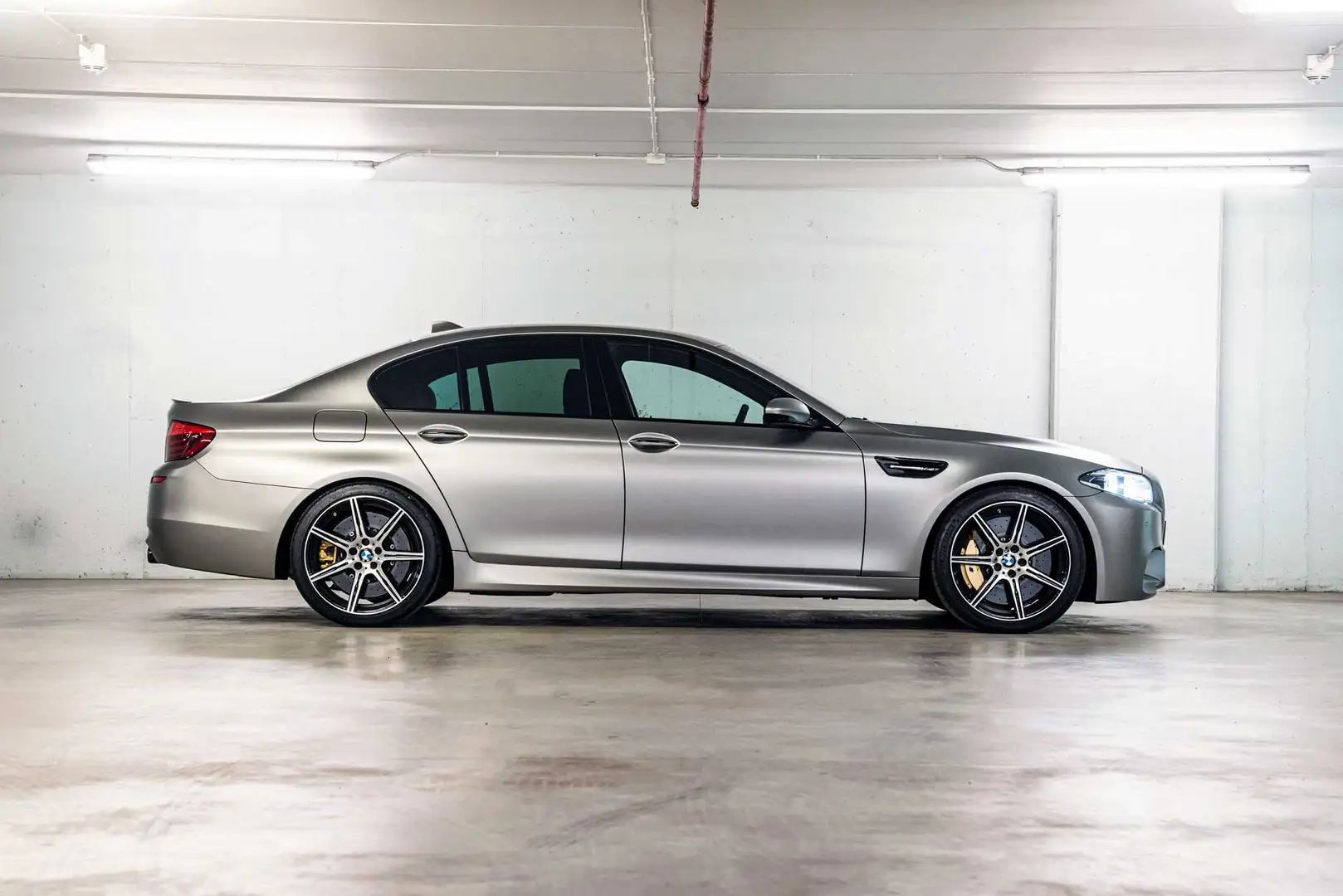 BMW M5 BMW M5 Special Edition 30Years F10 30 jahre 1/300 Gris - 1