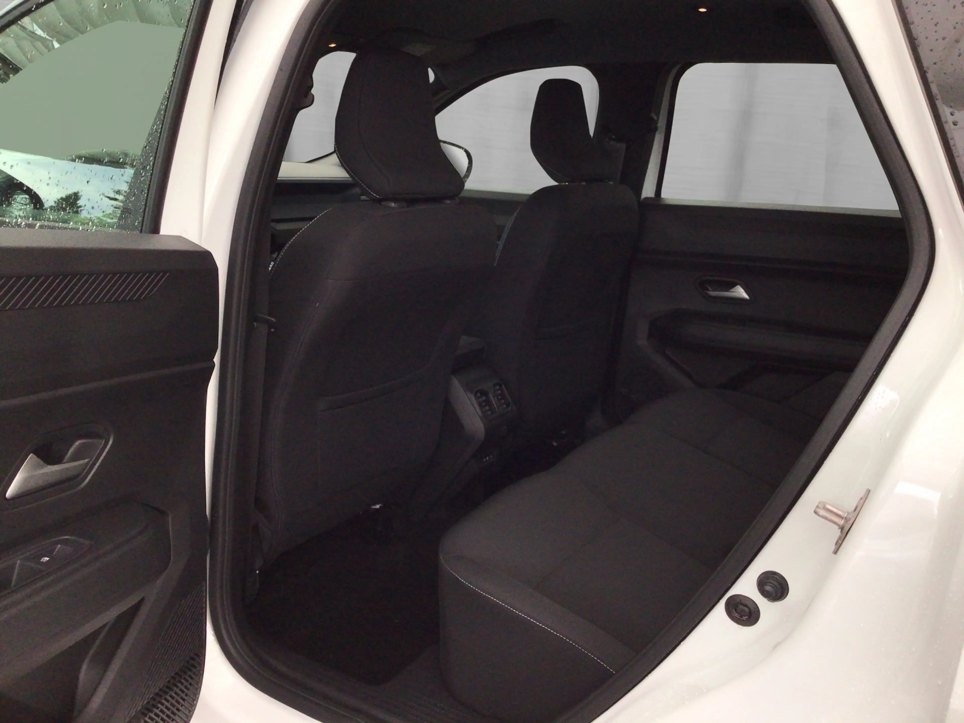 Dacia Bigster TCe 140 Mild Hybrid Expression — photo 15
