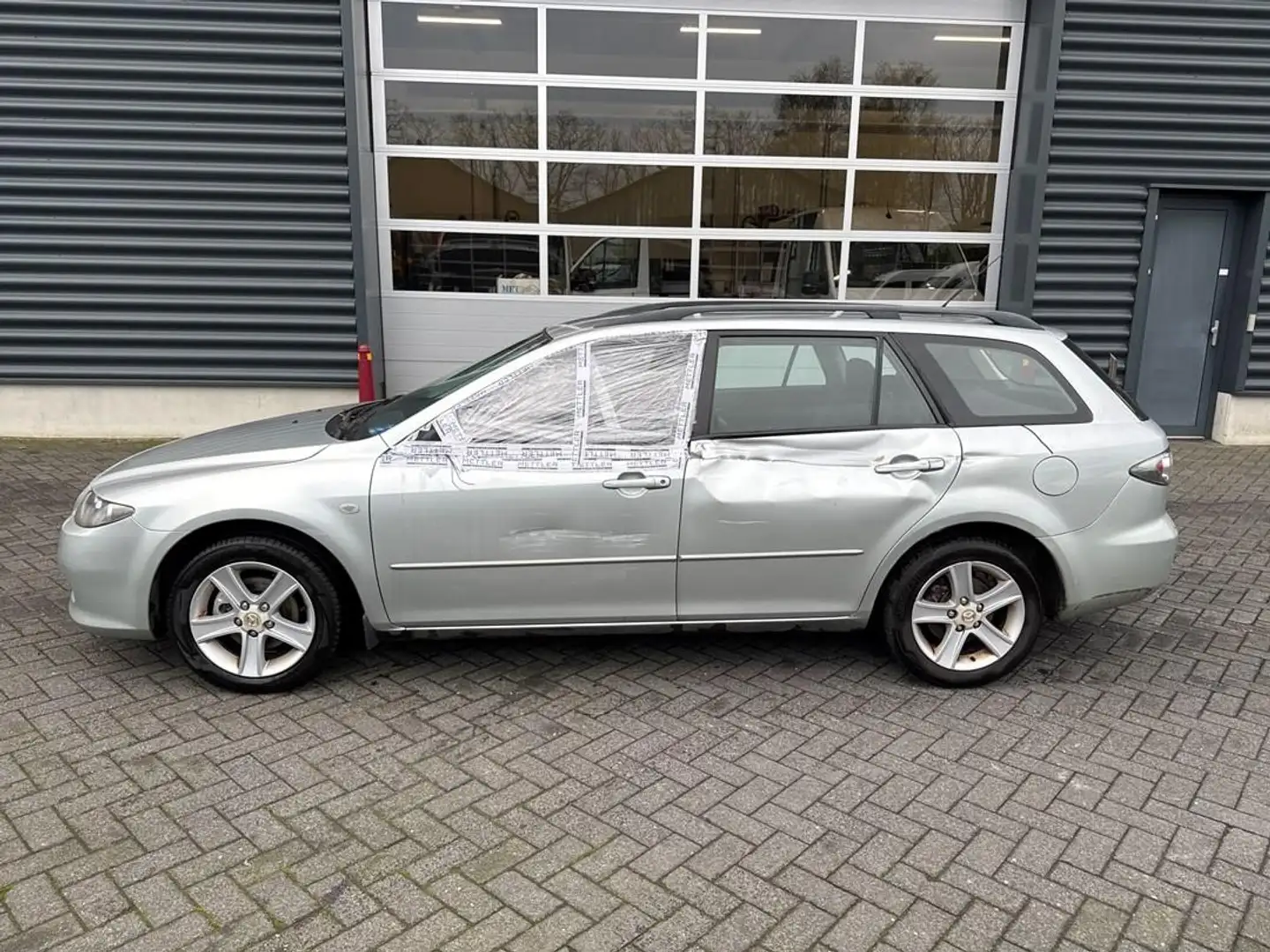 Mazda 6 Sportbreak 1.8i Touring, airco, trekhaak Gris - 2