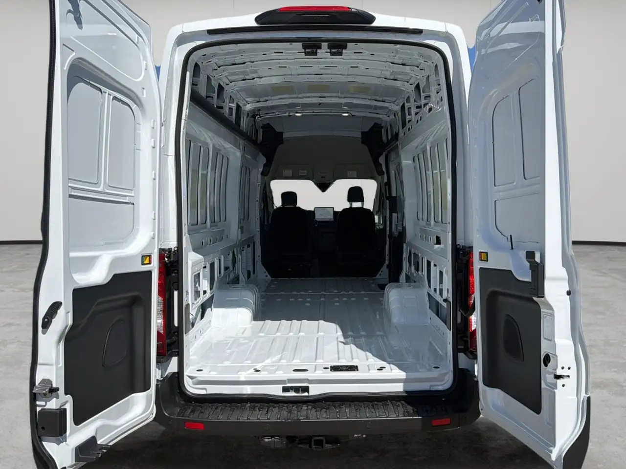 Ford Transit Cargo Van снимка Ford Transit Cargo Van