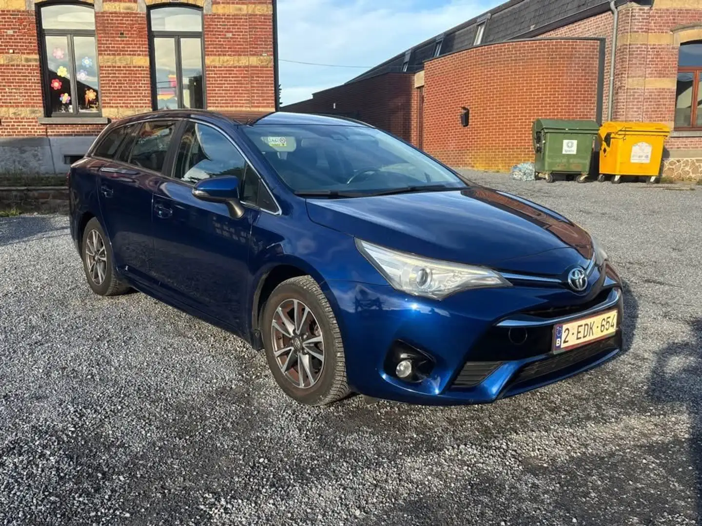 Toyota Avensis Avensis SW 1.6i Dynamic Bleu - 2