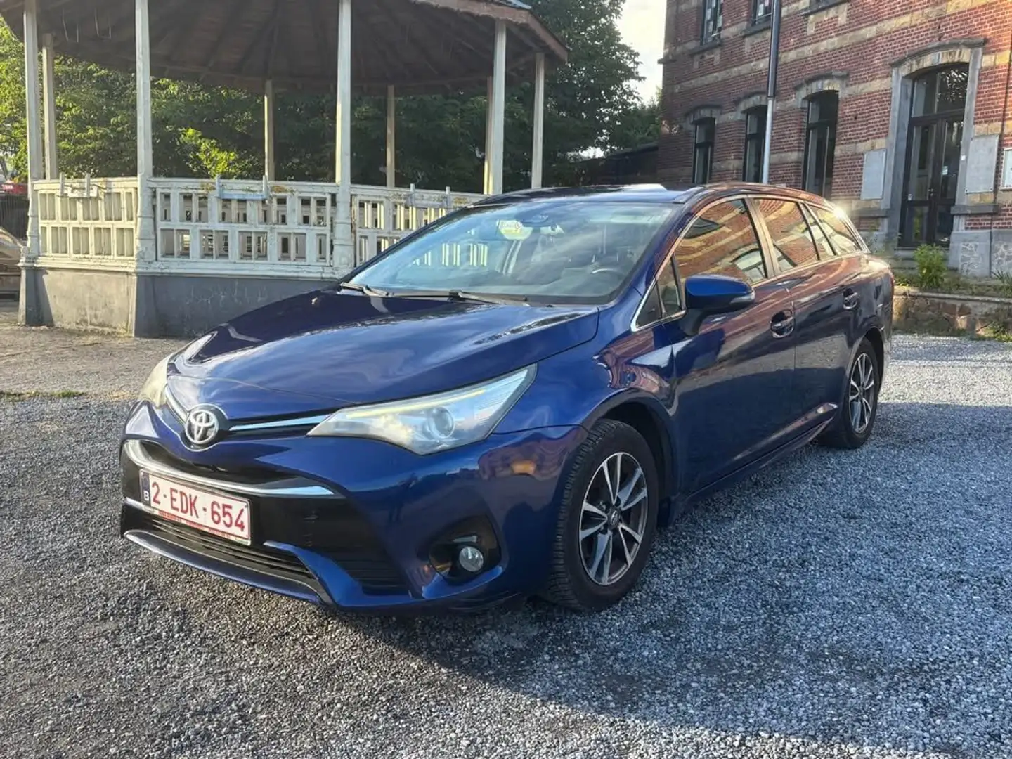 Toyota Avensis Avensis SW 1.6i Dynamic Bleu - 1