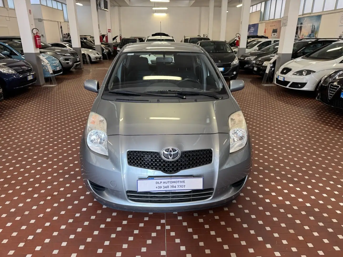 Toyota Yaris 1.0 5 porte Sol Сірий - 2