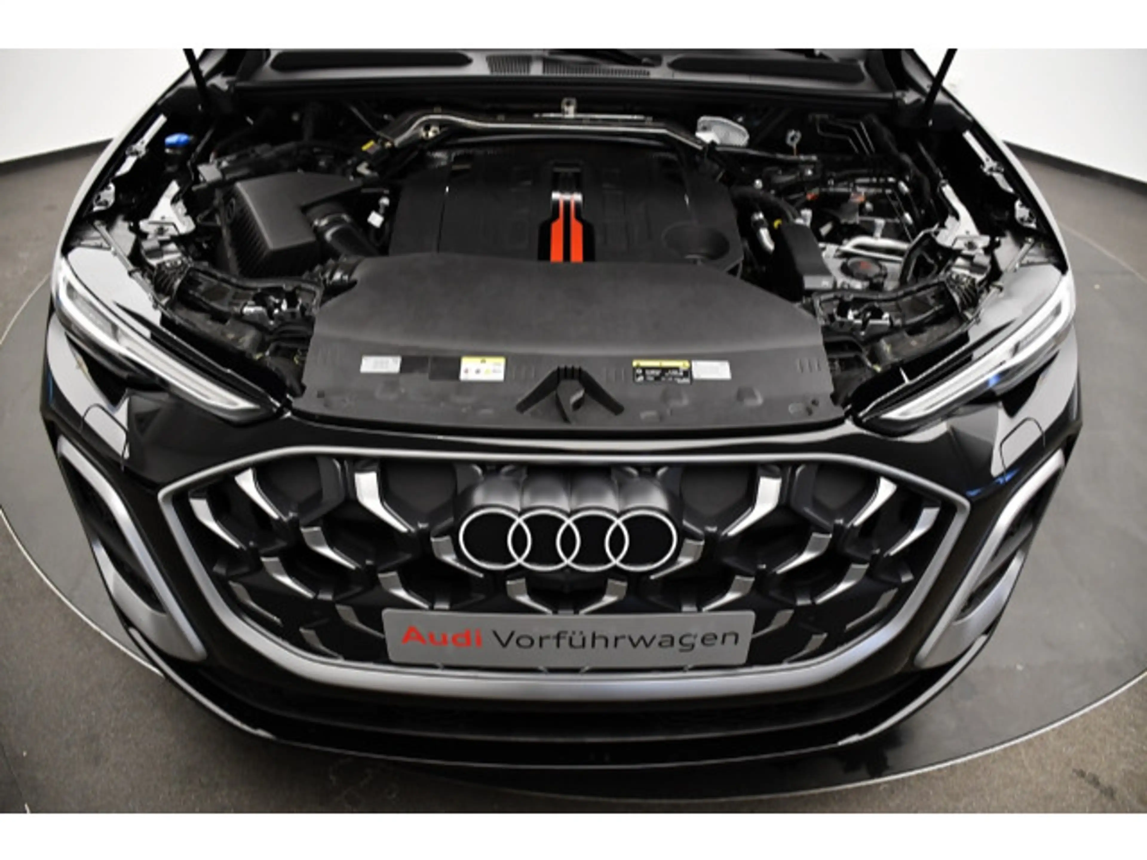 Audi SQ5 TFSI S tronic — photo 14