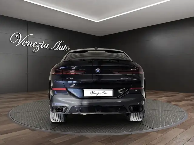BMW X6 view 4