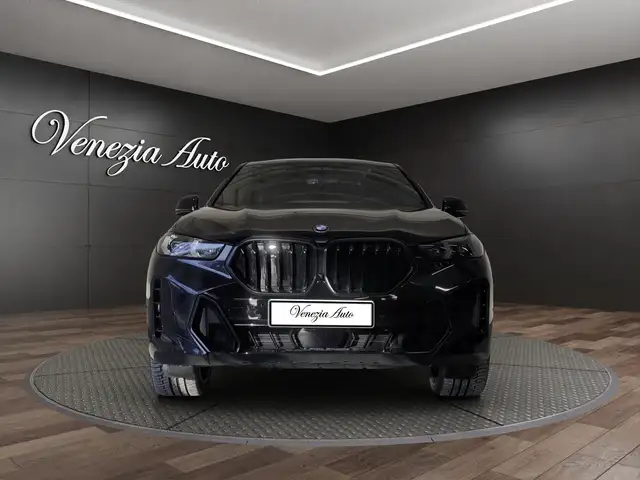 BMW X6 view 2