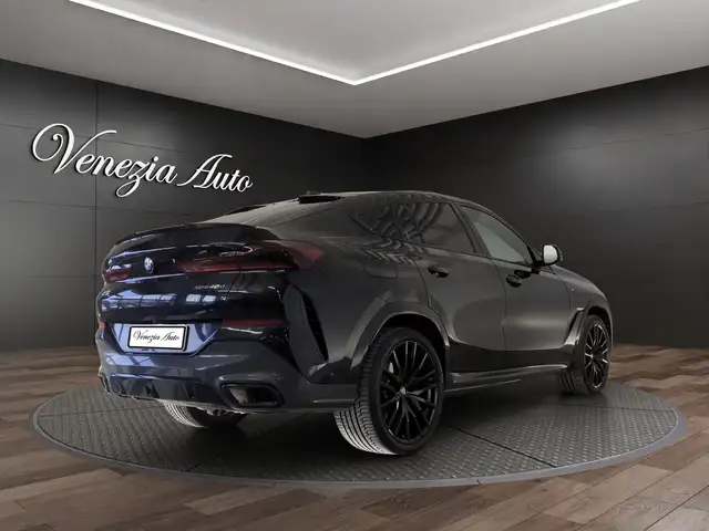 BMW X6 view 3