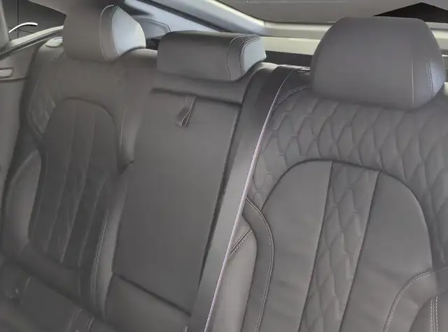 BMW X6 view 8