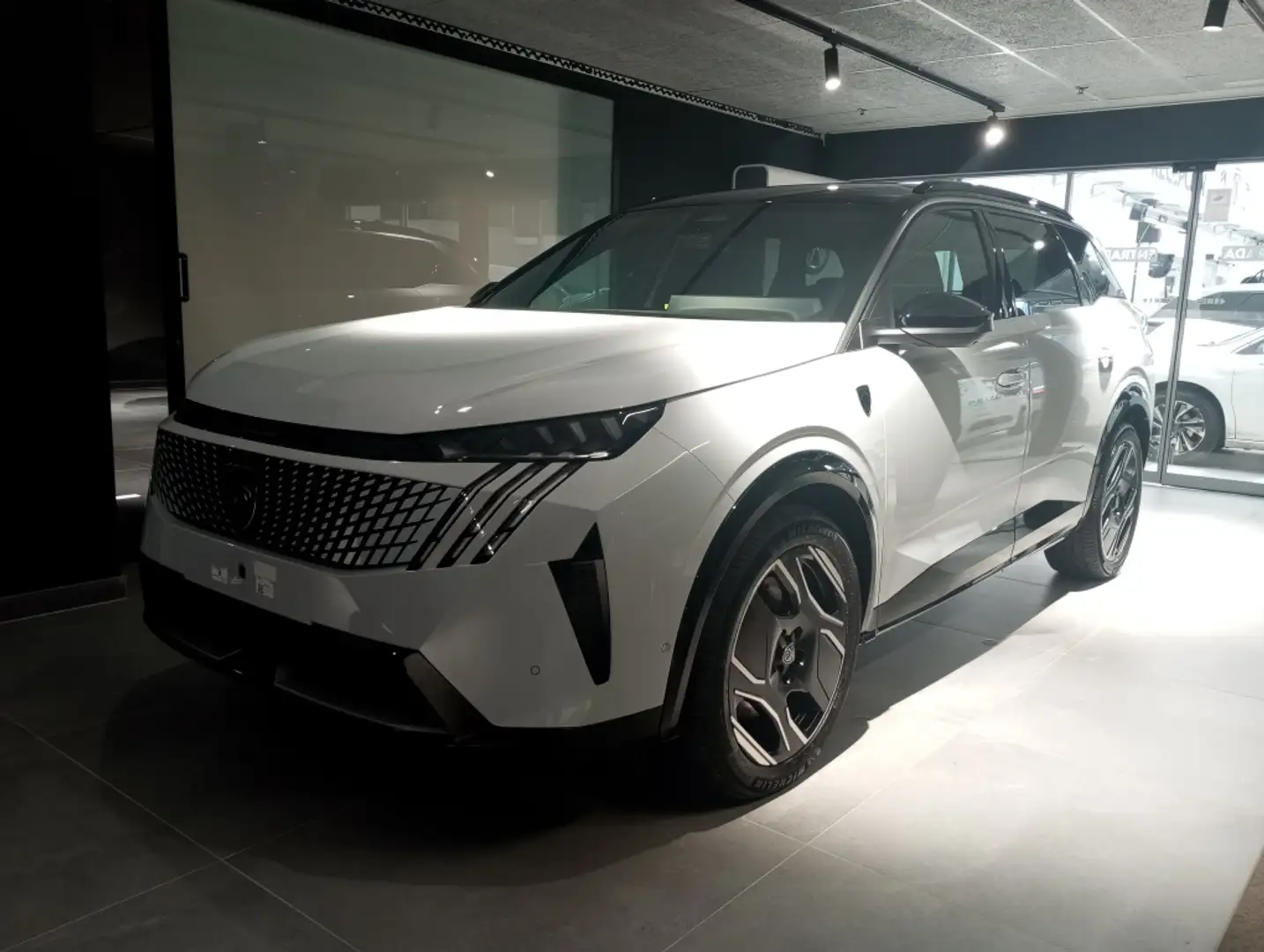 Peugeot 5008 Hybrid 136 GT eDCS6 Blanc - 1