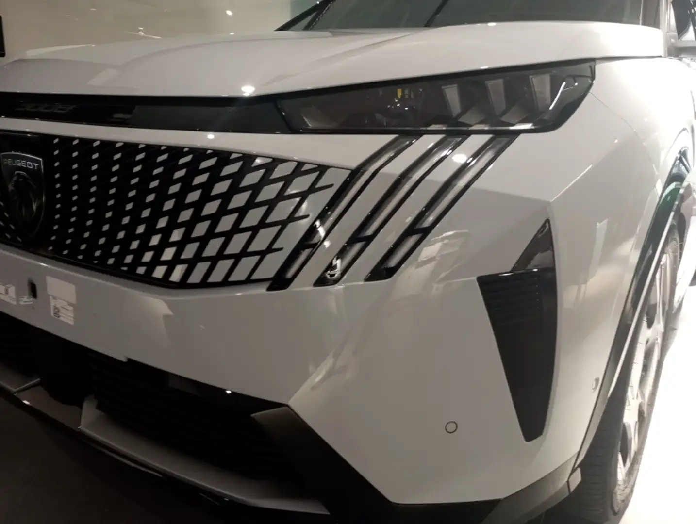 Peugeot 5008 Hybrid 136 GT eDCS6 Blanc - 2