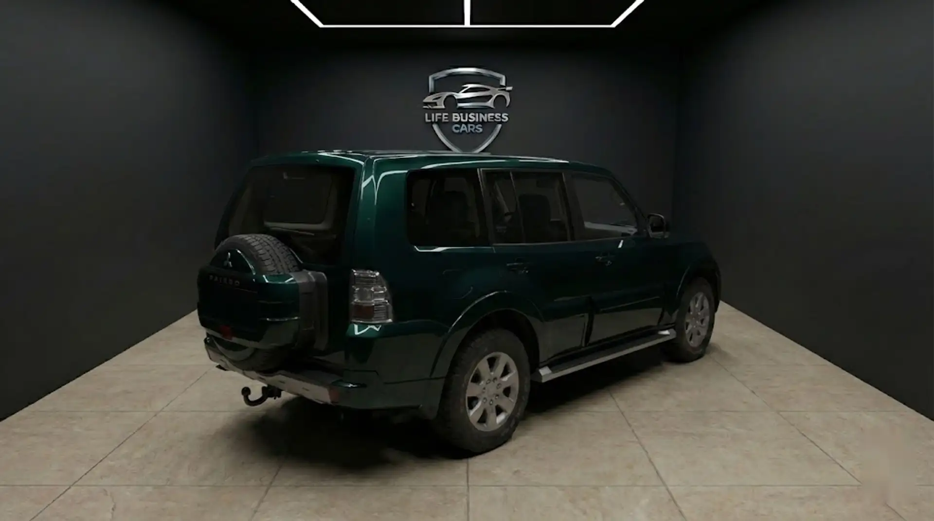 Mitsubishi Montero 3.2DI-D Spirit 200 Grün - 2