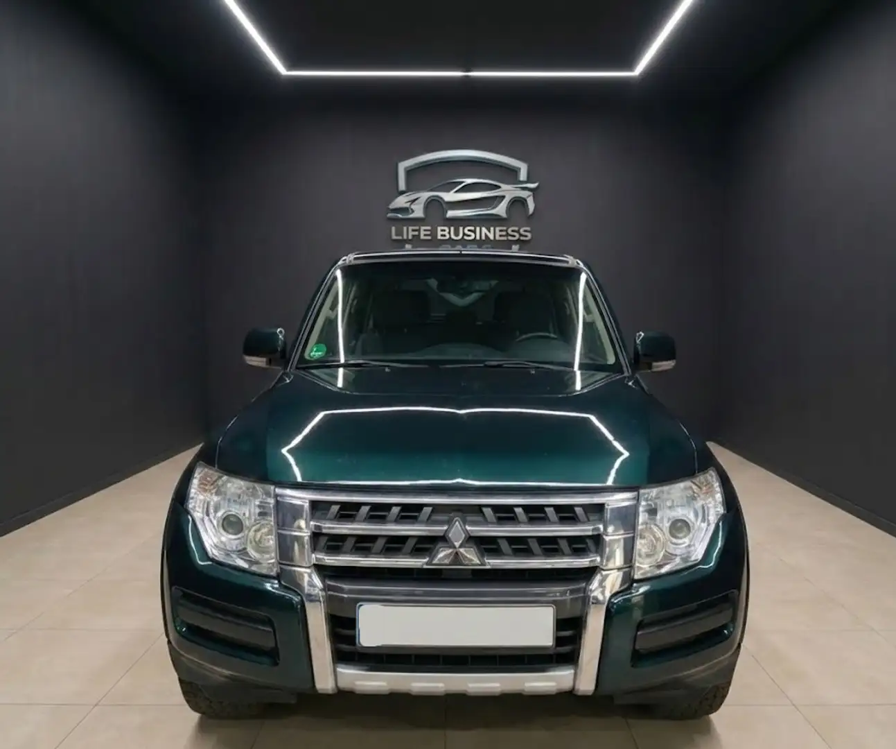 Mitsubishi Montero 3.2DI-D Spirit 200 Grün - 1