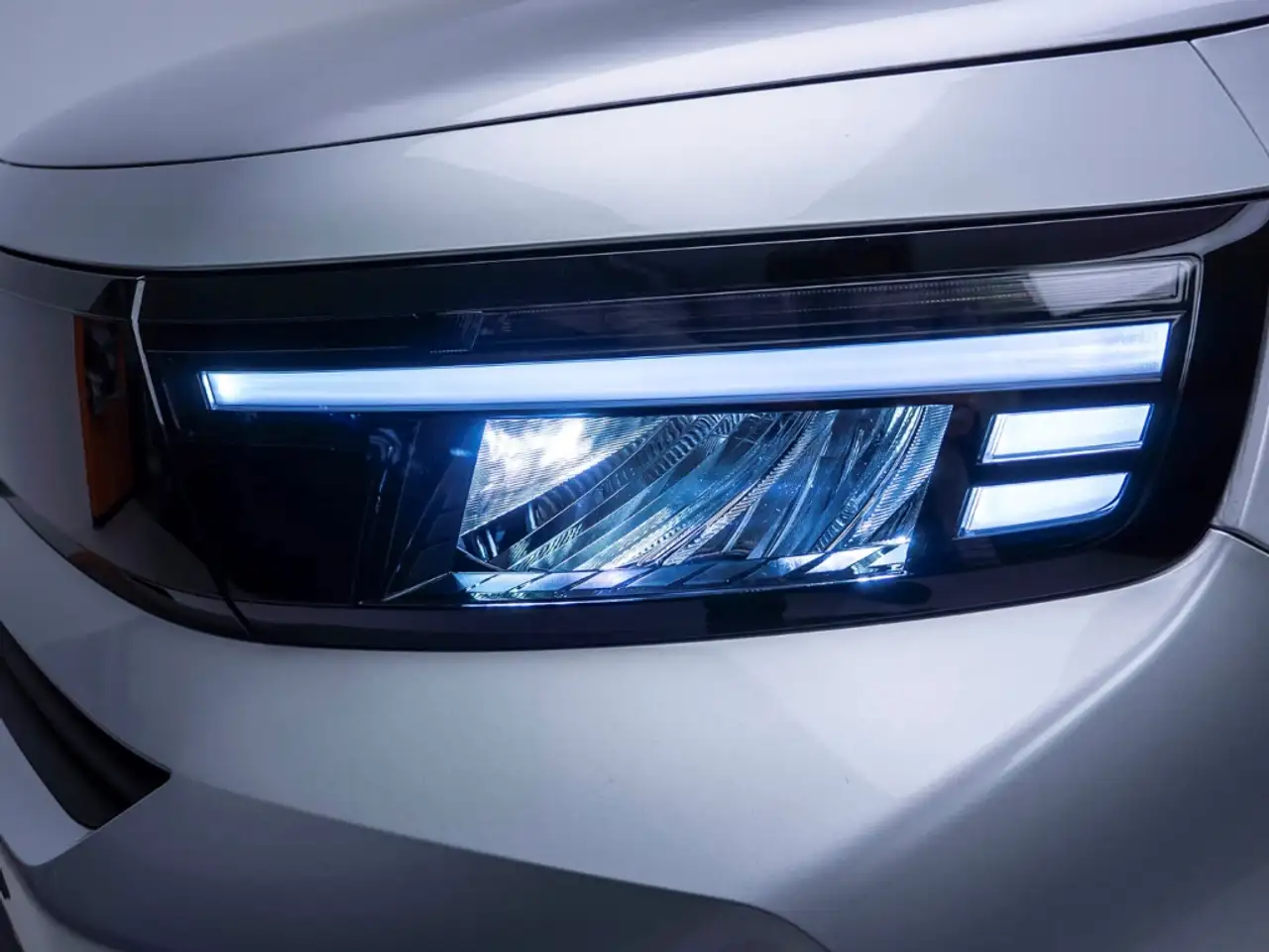 Opel Frontera GS 7-Sitzer Allwetter PDC v&h Kamera NAVI (NW31) 12