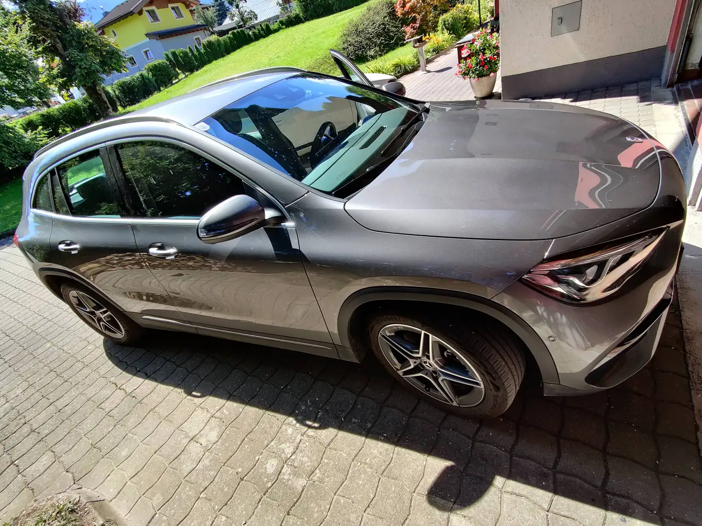 Mercedes-Benz GLA 220 GLA 220 d 4MATIC Aut. Grau - 2