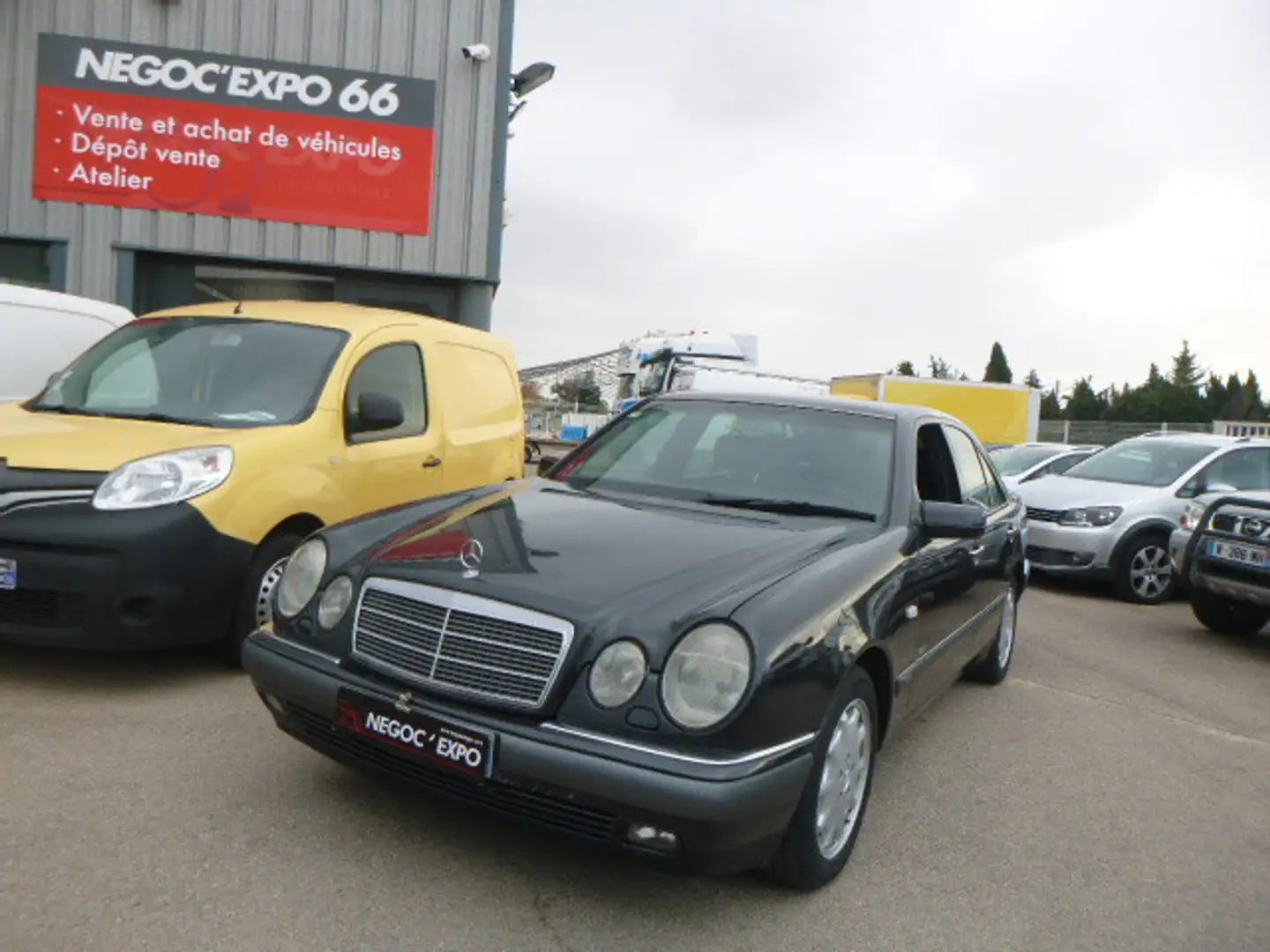 Mercedes-Benz E 420 Elgance A Grau - 1