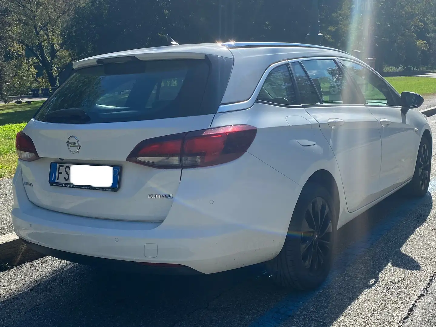 Opel Astra AstraSports Tourer 1.4 t Dynamic ecoM 110cv my18.5 Wit - 2