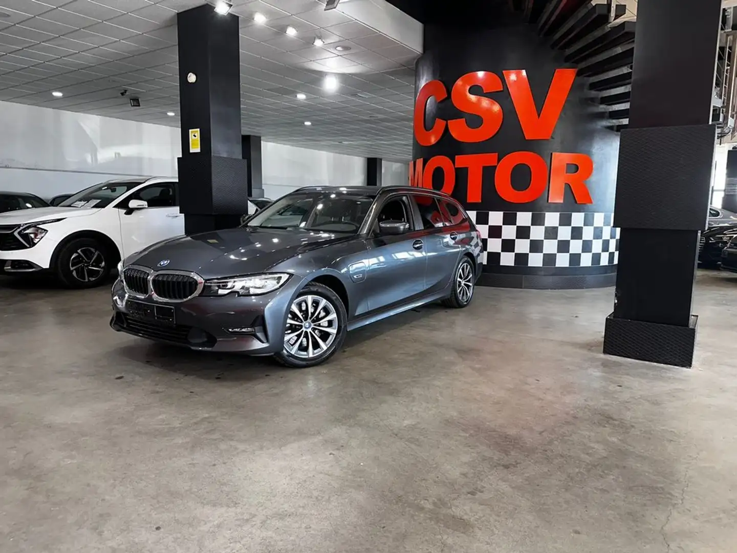 BMW Active Hybrid 3 330e xDrive Touring Сірий - 2