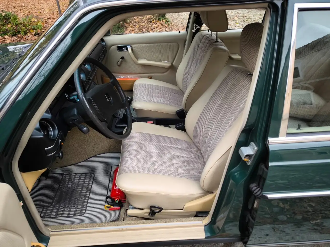Mercedes-Benz 200 W123, foto 11