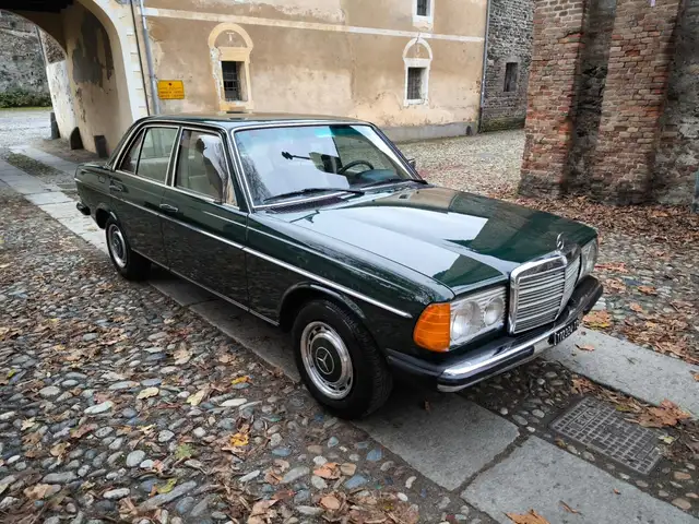 Mercedes-Benz 200 W123
