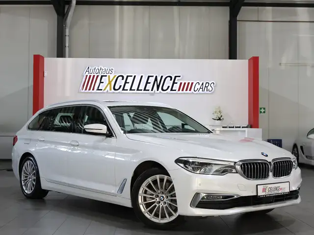 BMW 520 520d Touring LUXURY-LINE / PANORAMA / LED