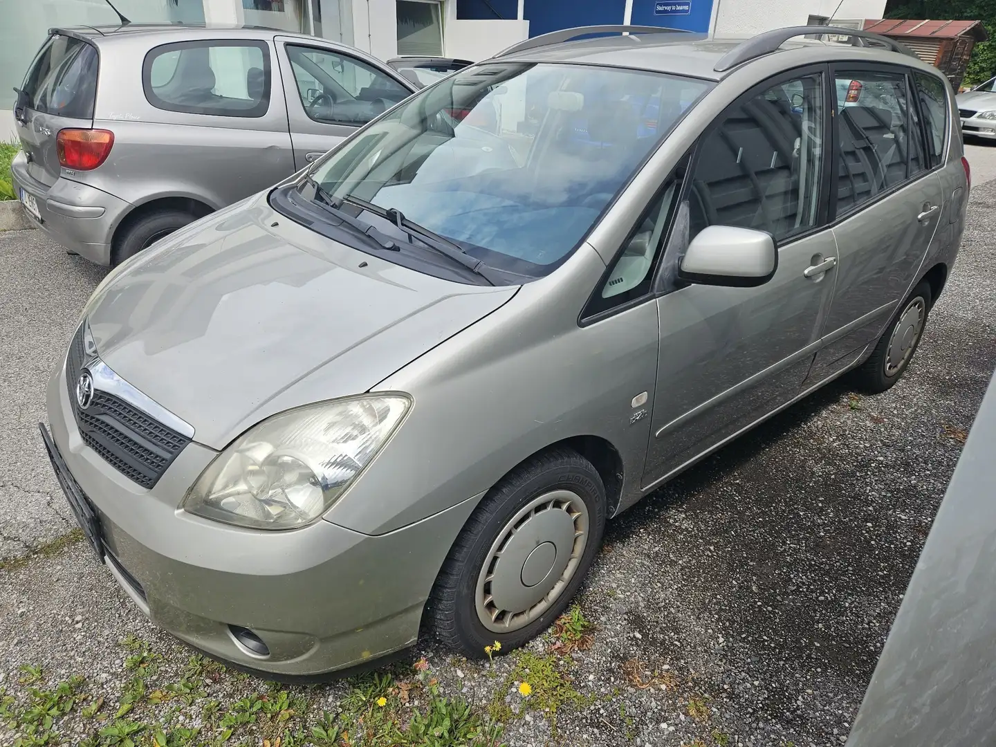 Toyota Corolla Verso 2.0 D-4D linea sol KLIMA TOP 180000K.M!!FIX PREIS! Gris - 1
