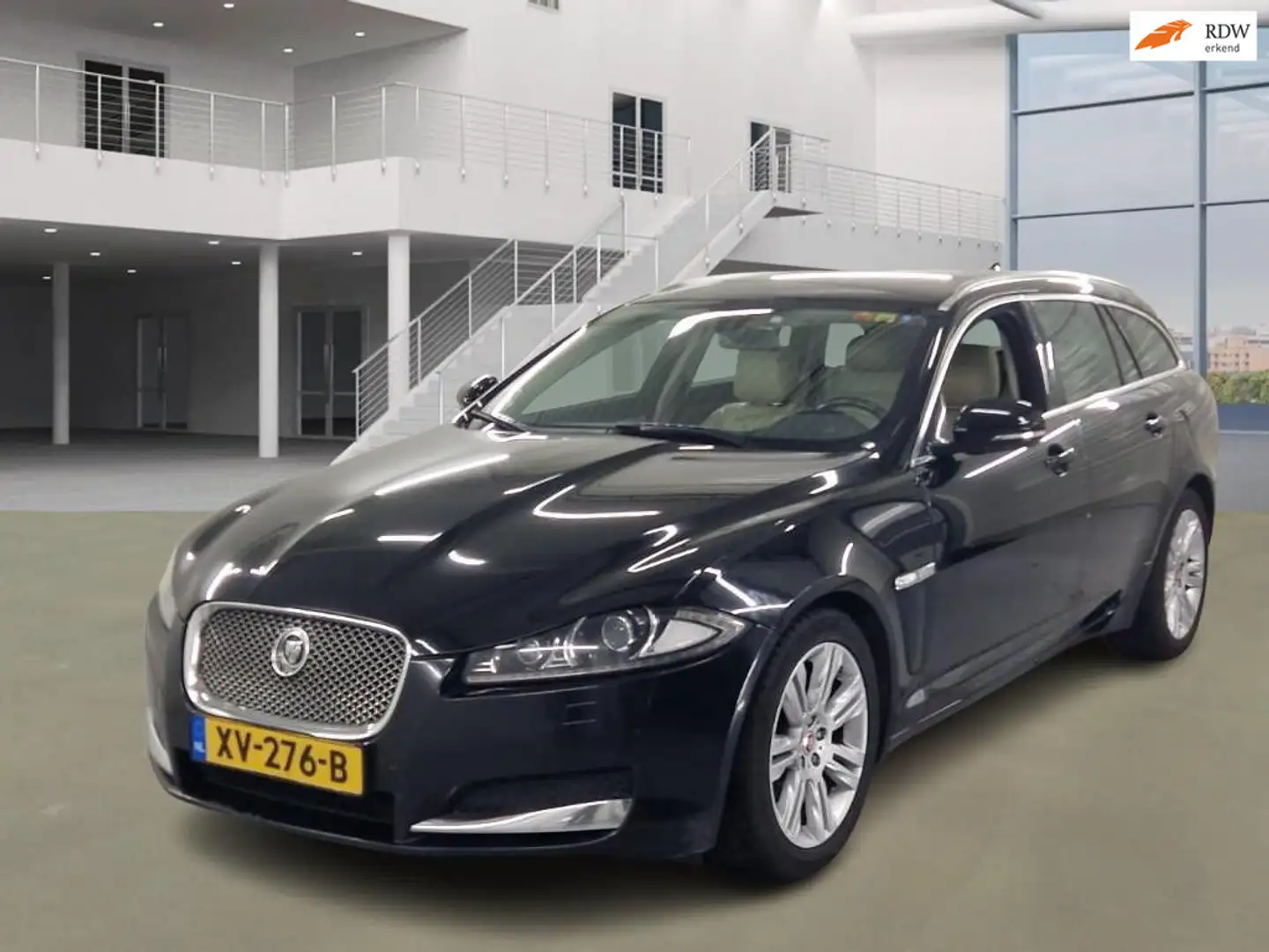 Jaguar XF Sportbrake 2.2D S Business Edition Schwarz - 1